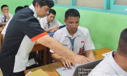 PRAKTISI INDUSTRI MENGAJAR DI SMK