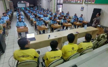 Foto Kegiatan Penguatan Kompetensi Kelas X TKR 2 ~blog/2025/1/16/cuplikan_layar_2025_01_16_103007